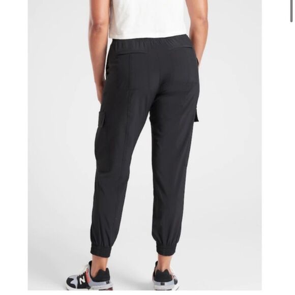 Athleta Chelsea Utility Jogger Sz 12 Black Cargo Gym Mid-Rise Stretch Athleisure - Picture 2 of 15